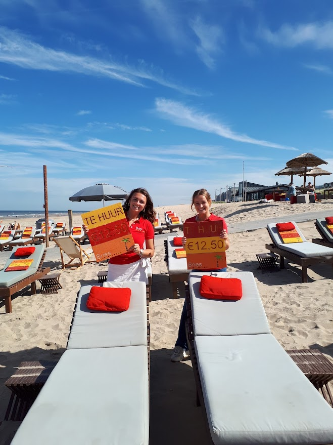 Goedemorgen, vandaag/zaterdag mogen we, door een groot hogedrukgebied die een warme matige zuidenwind aanvoert, weer genieten van een fijne stranddag😃 

Verder wat hoge/dunne/sluierbewolking waar de zon met gemak doorheen schijnt, weinig wind, warm en droog!