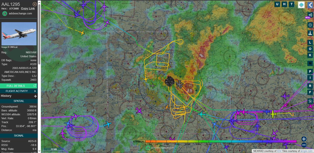 MarvinDMartian_'s tweet image. Lots of holding out there. A few are now inbound for a go at it  #KDFW #KDAL #DFWwx #TXwx #Avgeek