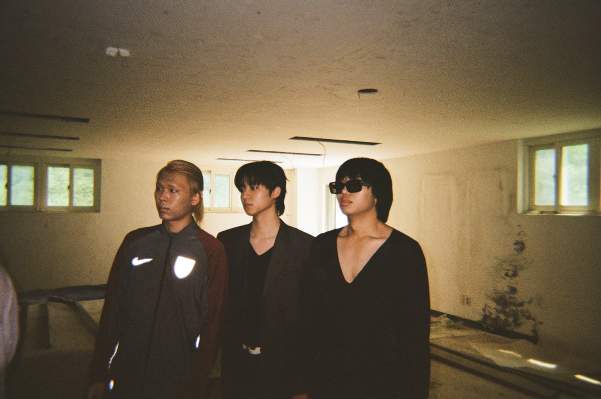 0wave_0fficial tweet media