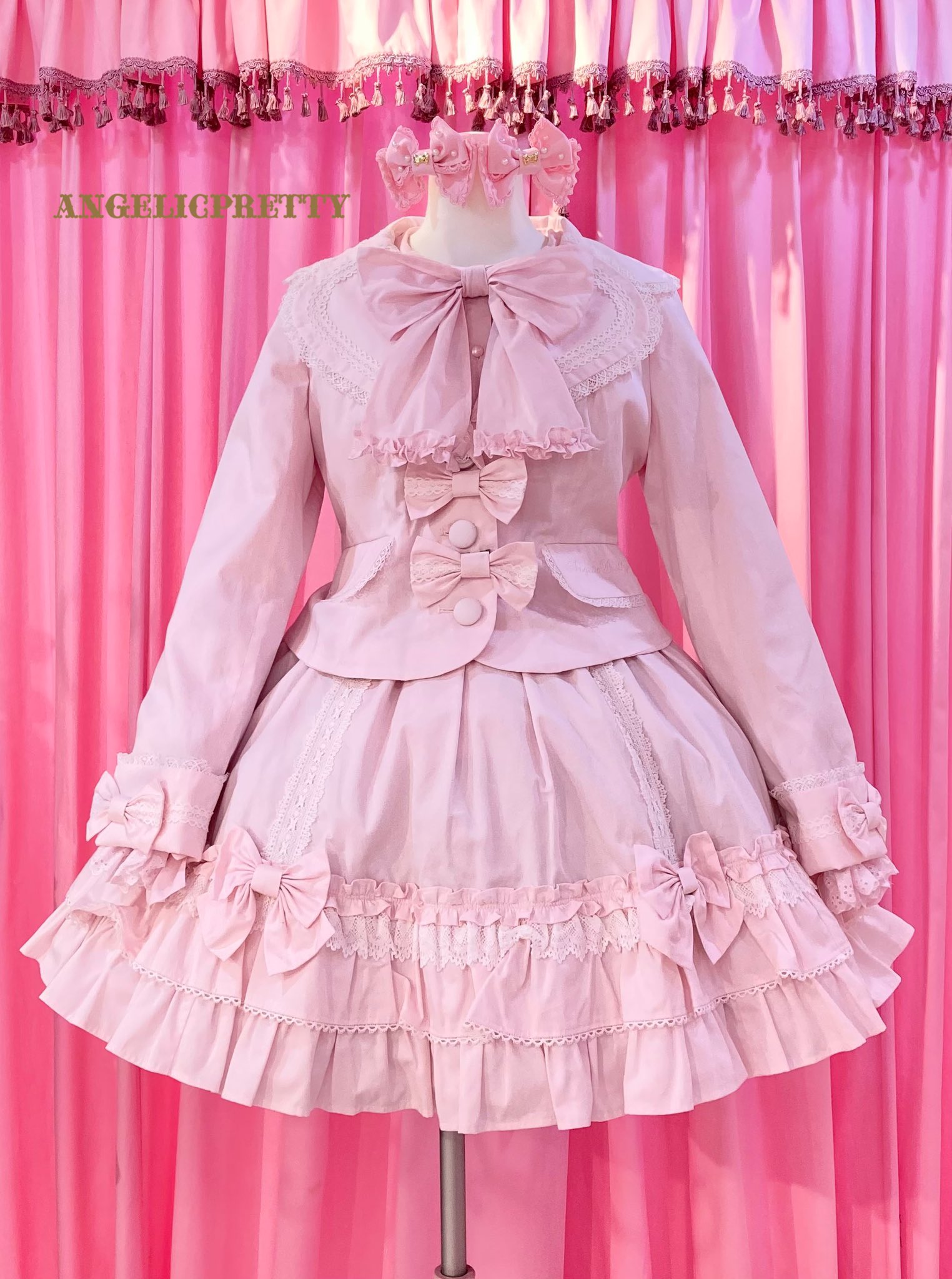 AngelicPrettyのセットアップジャケットとジャンパースカート