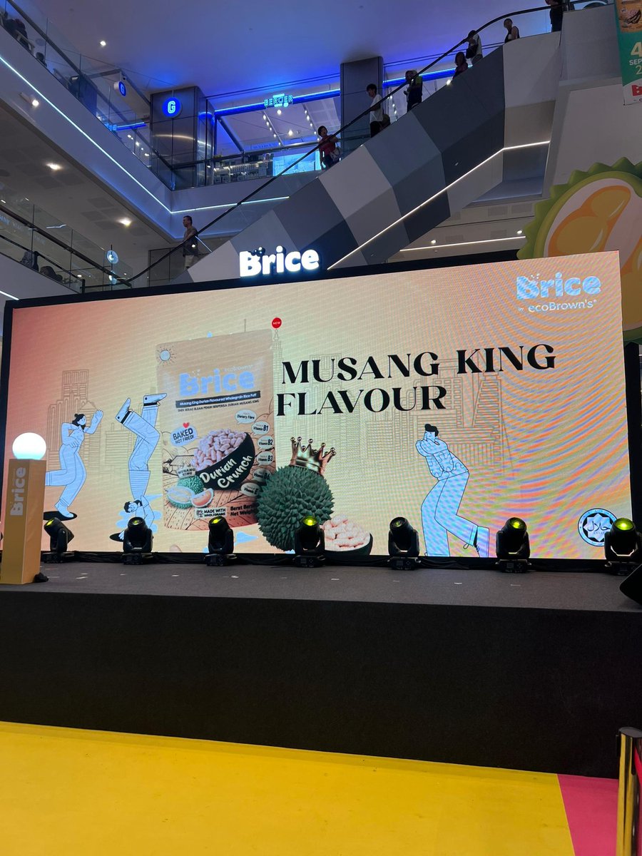 k_popped's tweet photo. We're all set, and waiting for Abang Hwang In Youp to make his appearance at Sunway Carnival Mall. If you're here, come and join us!
#BRICEMY #SNACKTHESMARTWAY #ecobrowns #BriceWithHwangInYoup #HwangInYoupinMY #HwangInYoupinMalaysia https://t.co/TNWWnDuvZC