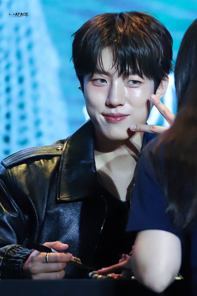 afacetoinfinite's tweet photo. 250831 광저우 생일 파티 성열

���️

#인피니트 #이성열 #INFINITE
#성열 #infinite #LEESUNGYEOL https://t.co/hAZK4Umn7K
