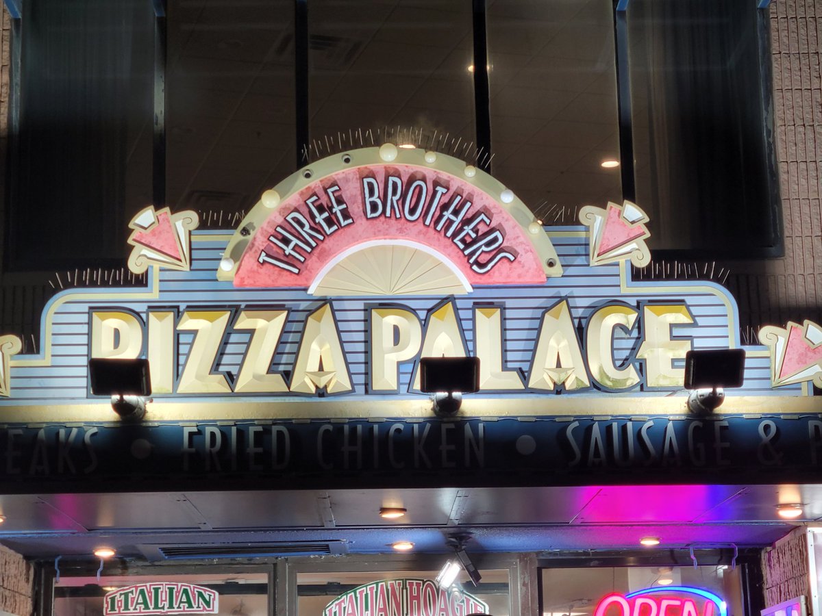 TRES HERMANOS

¿EN ESTA ECONOMIA???