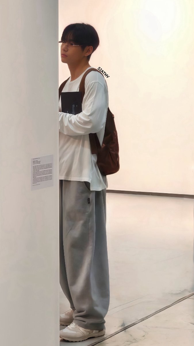 siakthv's tweet image. LOOK AT HIM 🥺🤍!!!