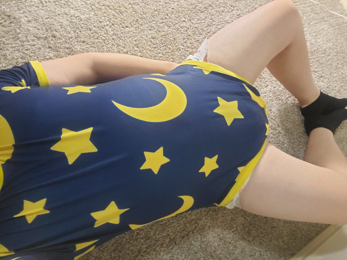 Happy Big Diaper Friday! 

#abdl #BDF #diaper