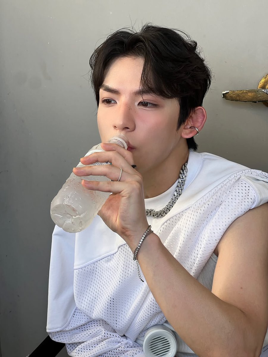 이렇게 잘생기면 어떡하라고, 어뜨카라고, 우뜨카라고, 모루카라고, 오픈카라고, 엉뜨켜라고, 엉뚱하라고, 오또카라고, 어하라고, 어떡콰라고, 억떡하라고, 어떻하라고, 어떡하라고, 어뜨카라고, 우뜨카라고, 모루카라고, 오픈카라고, 엉뜨켜라고, 엉뚱하라고...