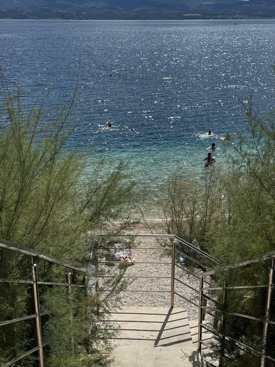 WestercappelM's tweet image. Enjoying a Saturday in Omis with a day to myself! No puppies to walk—just me and the cats. Kicking off a horror movie marathon with "Ouija: A New Beginning" after my stroll on the beach. Let the chilling fun commence! 🐾🎥🏖️ #Horrorweekend  beginning of #Halloween2025  #Omis