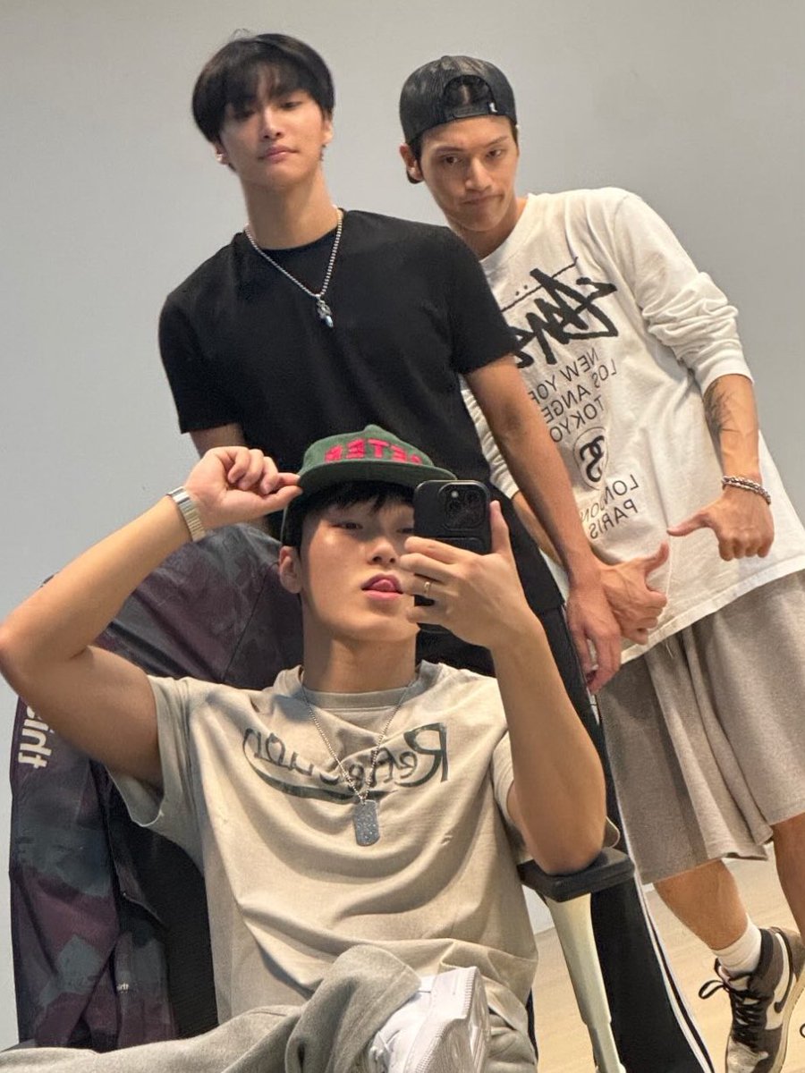 nobodylikehwa's tweet photo. #SEONGHWA in San’s IG story 🩶 https://t.co/PsJrnWG0RZ