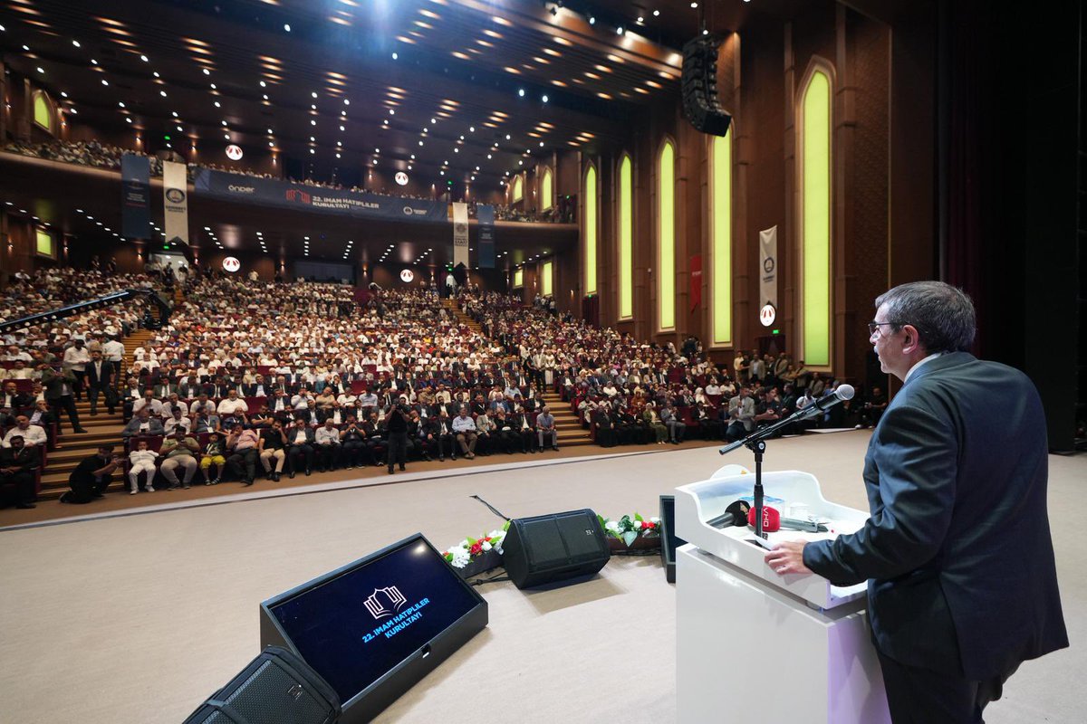 📍Gaziantep

Bu yıl 22’ncisi gerçekleştirilen İmam Hatipliler Kurultayı’nda imam hatipli kardeşlerimizle bir araya geldik.

İmam hatip okullarımız, ilimle irfanı; akılla ahlâkı buluşturan, neslimize istikamet veren güzide eğitim kurumlarımızdan biridir.

Geçmişte uygulanan tüm