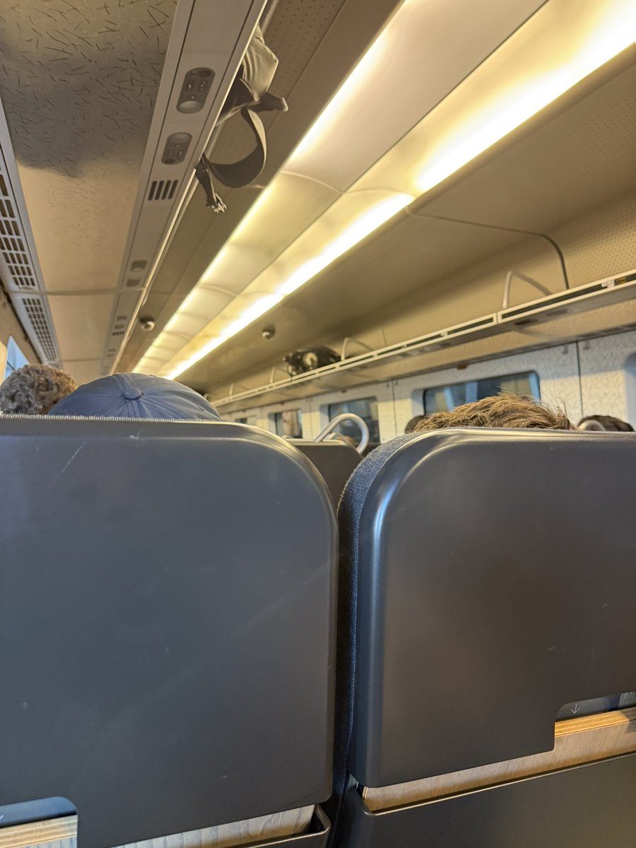 Retardely hungover this morning and missed my train with friends. Sitting next to some random danish kid playing Geometry dash and I don’t think life can get any worse. No clue where I am heading.