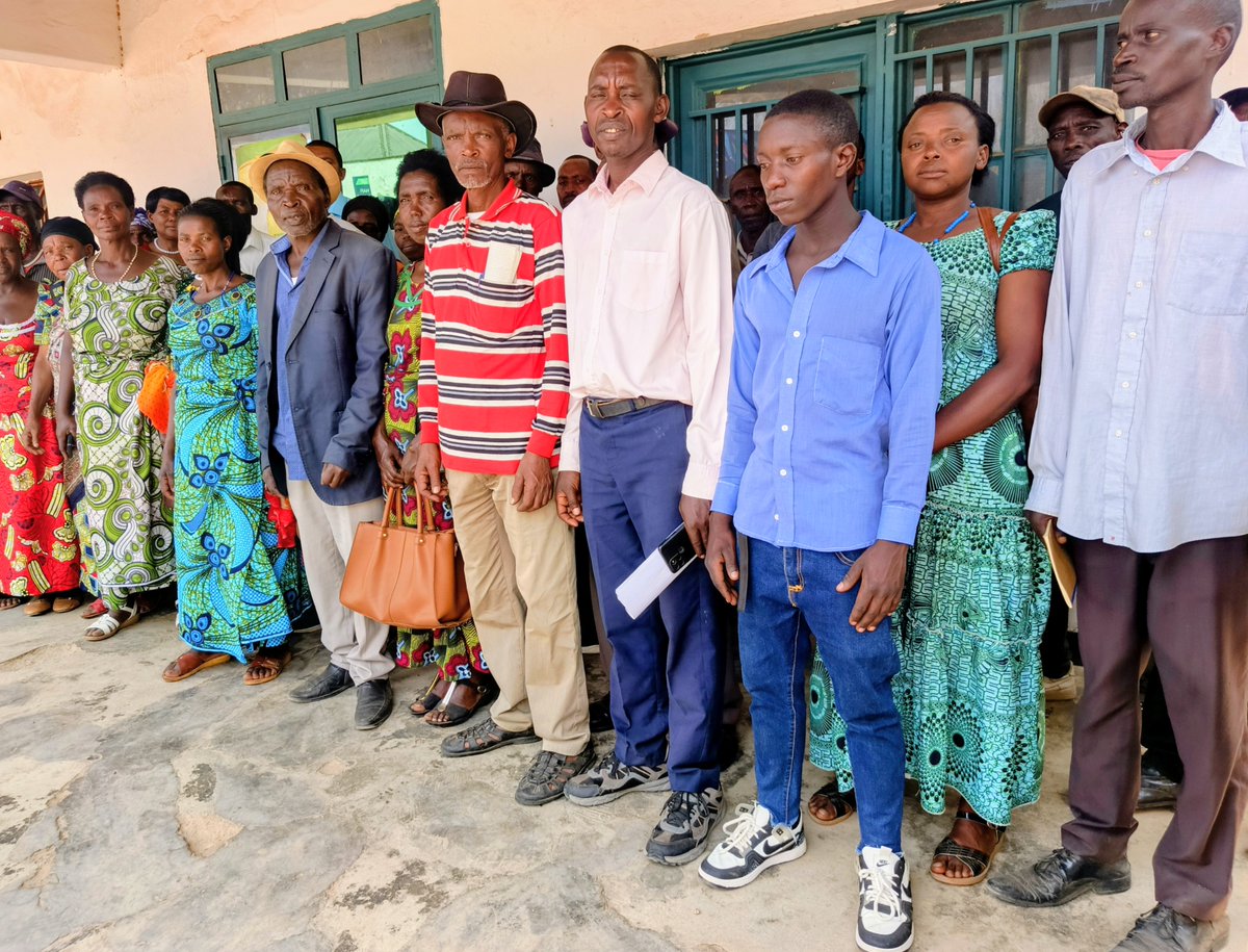 INGABOFAMERS's tweet photo. After gaining valuable insights on #soilconservation and #climatechangeadaptation, training participants took their learning to the field — visiting the well-prepared land of the IMPAKOMU cooperative to see sustainable practices in action! 🌿🚜
@worldfarmersorg,@IFADEastAfrica https://t.co/zRkNHAM0jm