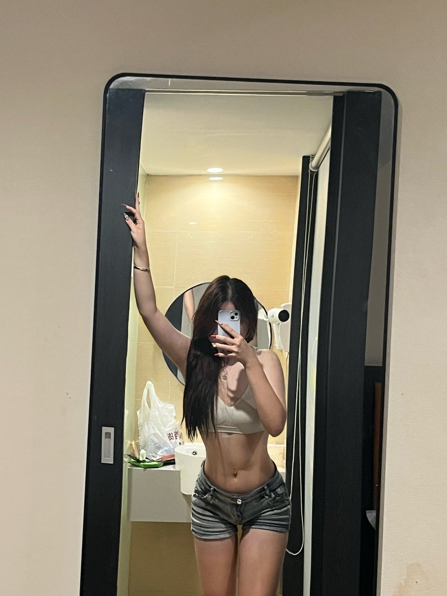 Ariayyy's tweet photo. 广州天河有人嘛 https://t.co/MVljxQin0r