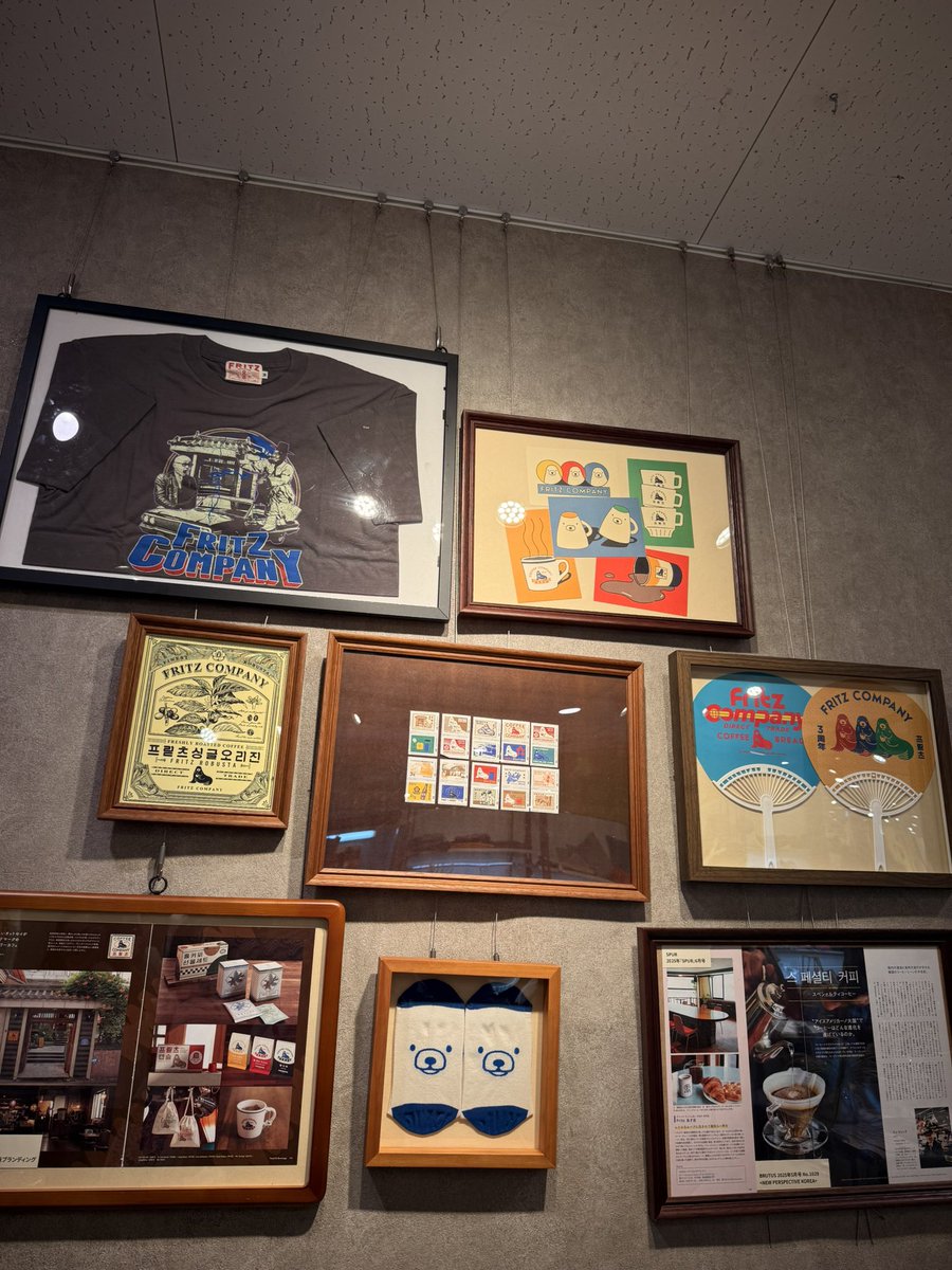 army20190901's tweet photo. 梅田阪急百貨店9階で8日まで開催中の「世界のかわいいもの展」にHYBE社屋にも入ってるフリッツカンパニーが出店！バリスタのお姉さんは他店舗でナムさんの接客もされスーパースターでしたと。スタッフさんはみんな韓国の方。アイスアメリカーノとお隣のククタンの薬菓クッキーも美味しかった😊 https://t.co/DFAudtX7Hk