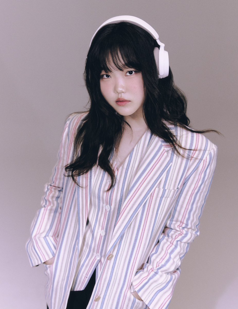 ╭ ◜◝ ͡ ◜◝ ͡  ◜◝ ͡ ◜◝ ͡  ◜◝ ╮
      내 이름이 귀여워 인가?
왜 다들 나를 귀엽다 라고 부르지?
  ╰ ◟◞ ͜  ◟ ͜   ◟◞ ͜  ◟ ͜   ◟◞ ╯
                 O
                    °
                       ˚