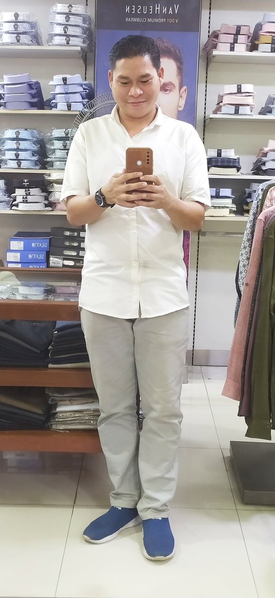 dharmajeetchak's tweet image. ➡️In previous years to few months ago I was works as a School Teacher at Primary level but now I became a salesman or salesperson at Fabric Shopping Store in Bangalore. Just started learning &amp;amp; take experience after few months will try to go higher level or Mall for better incomes