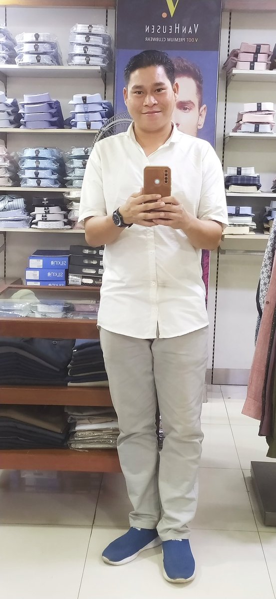 dharmajeetchak's tweet image. ➡️In previous years to few months ago I was works as a School Teacher at Primary level but now I became a salesman or salesperson at Fabric Shopping Store in Bangalore. Just started learning &amp;amp; take experience after few months will try to go higher level or Mall for better incomes