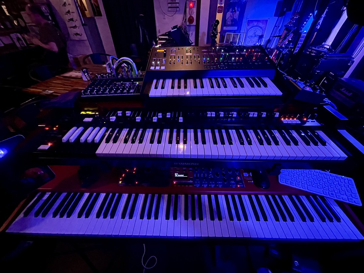 Tatsuya08232's tweet image. 18:00 Openしてます！
19:00 Startなので、始まるまでゆっくり飲食をお楽しみください😊

今日はこんなセッティングです😆
 #Musician  #Keyboardist  #KeyboardPlayer  #Composer  #Arranger  #Ta2yaKeyboard