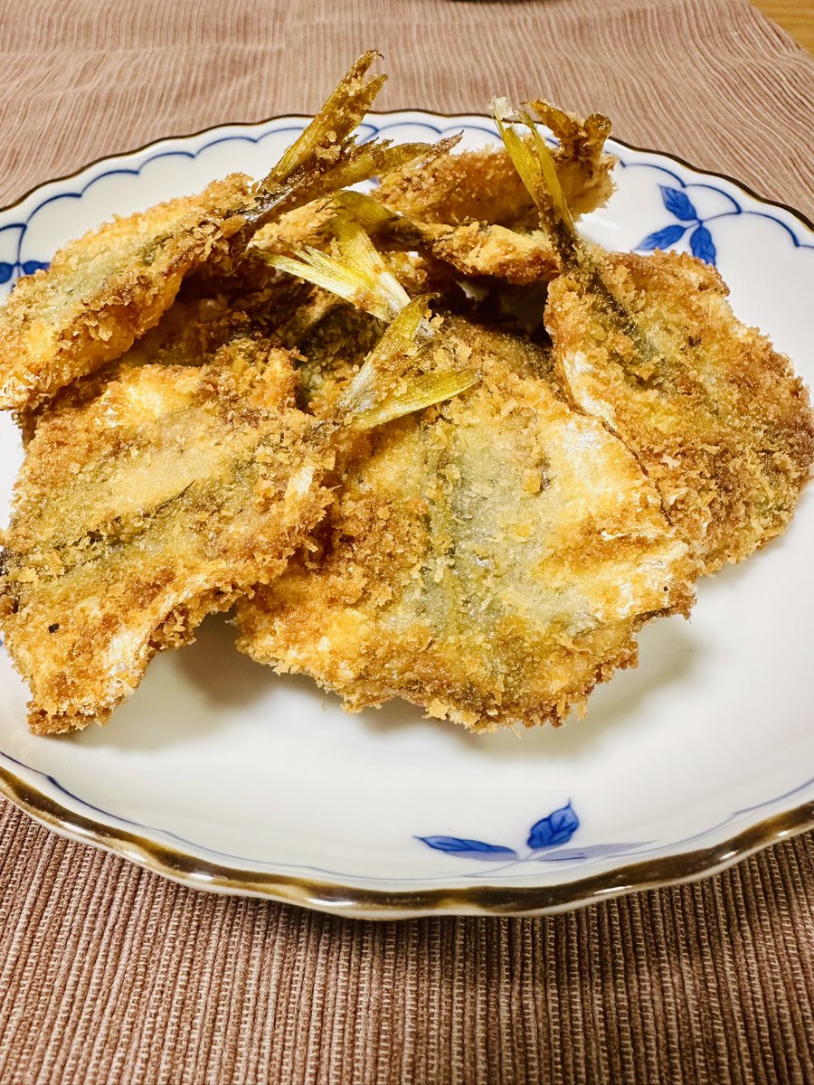 釣った豆アジで
豆アジフライ✨

3人分になりました🙌