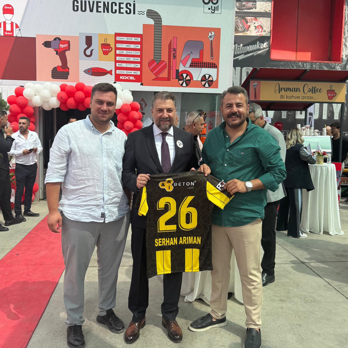 2eylulibsk's tweet photo. 2 Eylül Spor Kulübü olarak Arıman Hırdavat’ın 55. yıl buluşmasına katıldık.

Genel Sekreterimiz Hasan Ulusoy ve Futbol Şube Sorumlumuz Serhan Sağlam, Sayın Arıman’ın yeni sezon için ilettiği başarı dilekleri ve vereceği destekler için kendisine teşekkürlerini iletti.

Arıman Hırdavat’a nice başarılı 55 yıllar diliyoruz.

#2EylülSk #KurtuluşunMeşalesi