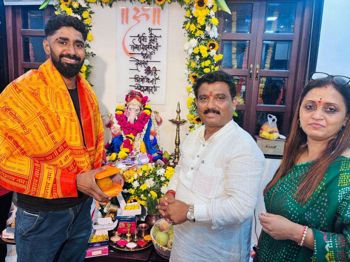 RAJESSHRII SHIRWADKAR (@rajeshreeatwork) on Twitter photo प्रभाग १७२ मधील सायन येथील रहिवासी श्री सतीश वैती यांनी आमच्या घरी येऊन गणपती बाप्पाचे दर्शन घेतले. <a href="/SatishVaity08/">Satish Vaity</a> प्रभाग १७२ मधील सायन येथील रहिवासी श्री सतीश वैती यांनी आमच्या घरी येऊन गणपती बाप्पाचे दर्शन घेतले. <a href="/SatishVaity08/">Satish Vaity</a>