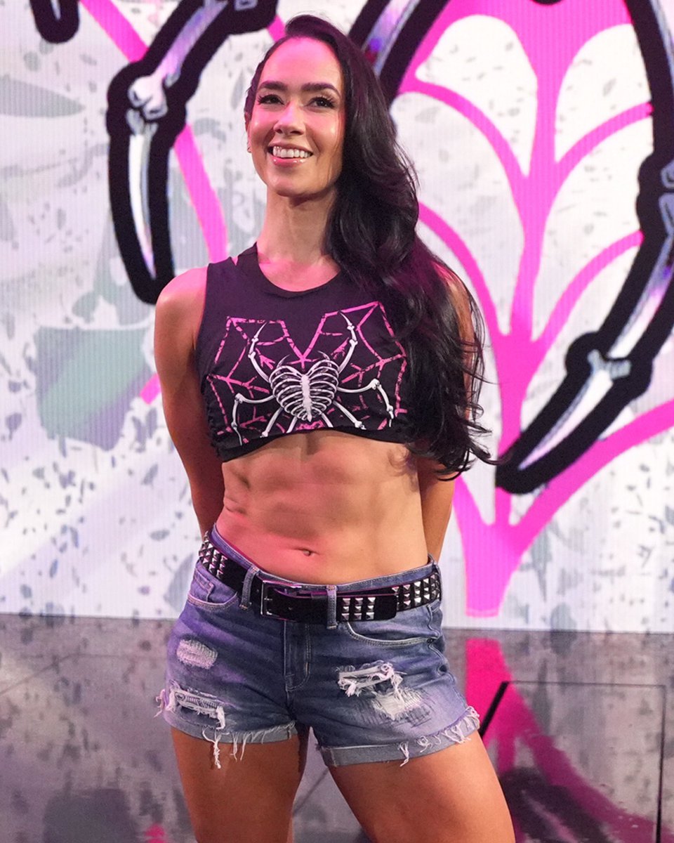 WWEUK's tweet image. Welcome home, AJ Lee! 🙌 

#SmackDown