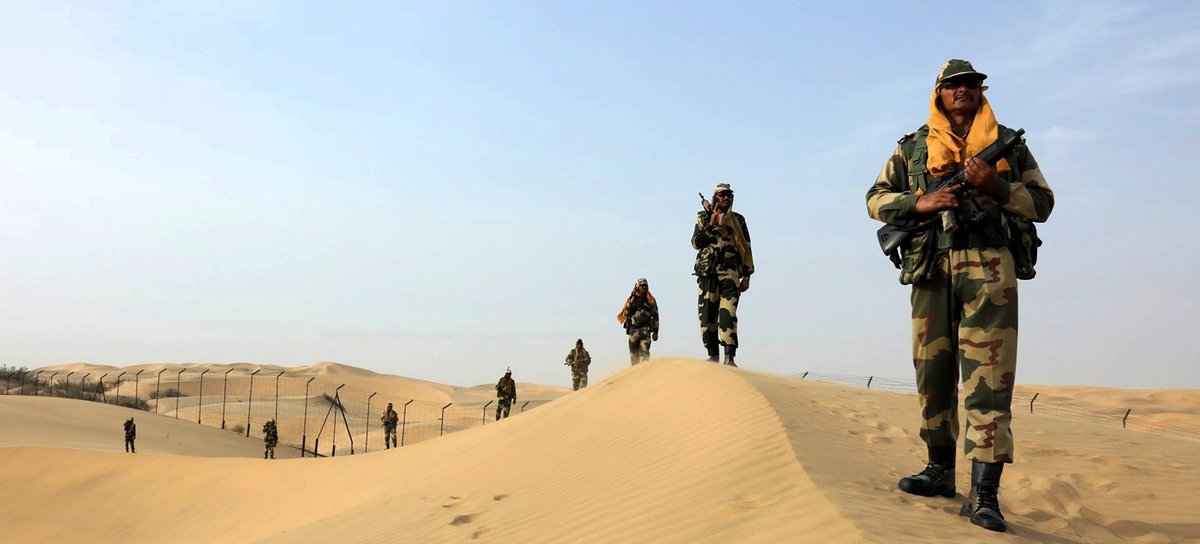 BSF_Rajasthan's tweet image. तुझको आगे बढ़ना होगा,
हर बाधा से लड़ना होगा।
तिमिर हो चाहे कितना गहरा,
तुझको उससे भिड़ना होगा।

न सोच, न होगा मुझसे ये,
ये तुझको ही करना होगा।
जीवन पथ पर हर बैरी से,
तुझको डटकर लड़ना होगा II

सीमा सुरक्षा बल - सर्वदा सतर्क
#सीमासुरक्षाबल 
#प्रथमरक्षापंक्ति 
#जीवनपर्यन्तकर्त्तव्य