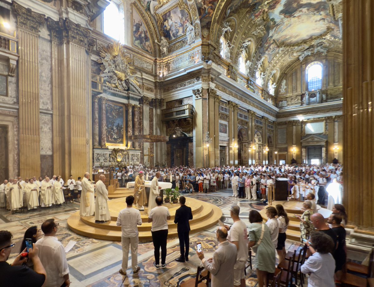 «È l’ora di restituire dignità a tutti; soprattutto a chi è stata negata» (Mons. Francesco Savino, vice Presidente CEI, alla Messa per il pellegrinaggio giubilare dei credenti LGBT+)