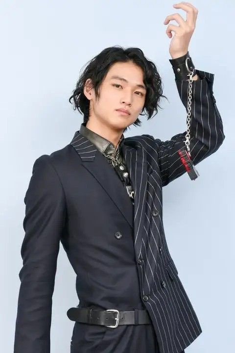 I can’t decide on who to draw for my new pfp someone help me