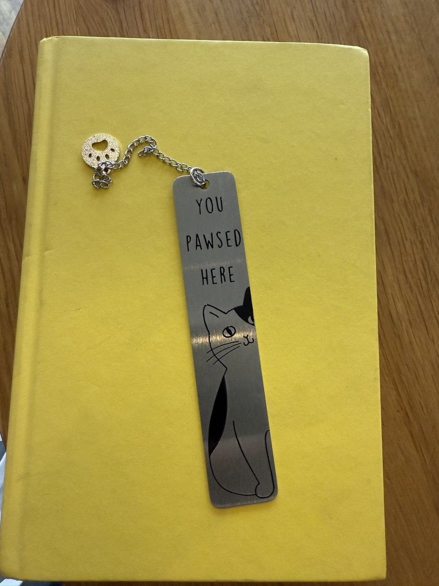 Time to start a new book with the perfect bookmark 😻 <a href="/OpenUni_RfP/">Reading for Pleasure 🧶</a>