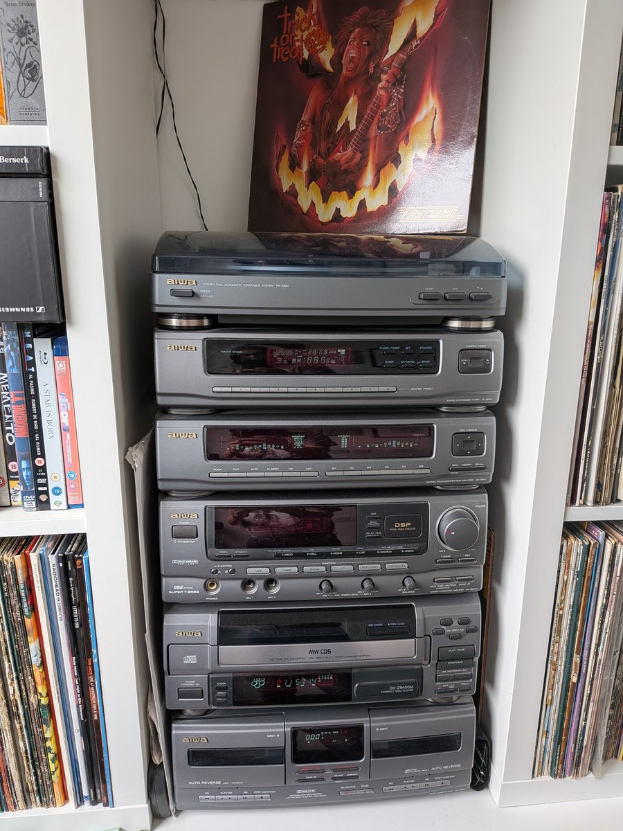 This morning's listening pleasure.

The fourth studio album from Fastway and soundtrack to the heavy metal horror film Trick Or Treat.

Great film, with cameos from Ozzy &amp; Gene. 

#fastway 
#fastedddieclark
#trickortreat
#1986
#listeningpleasure
#records
#vinyl
#hifi
#aiwa