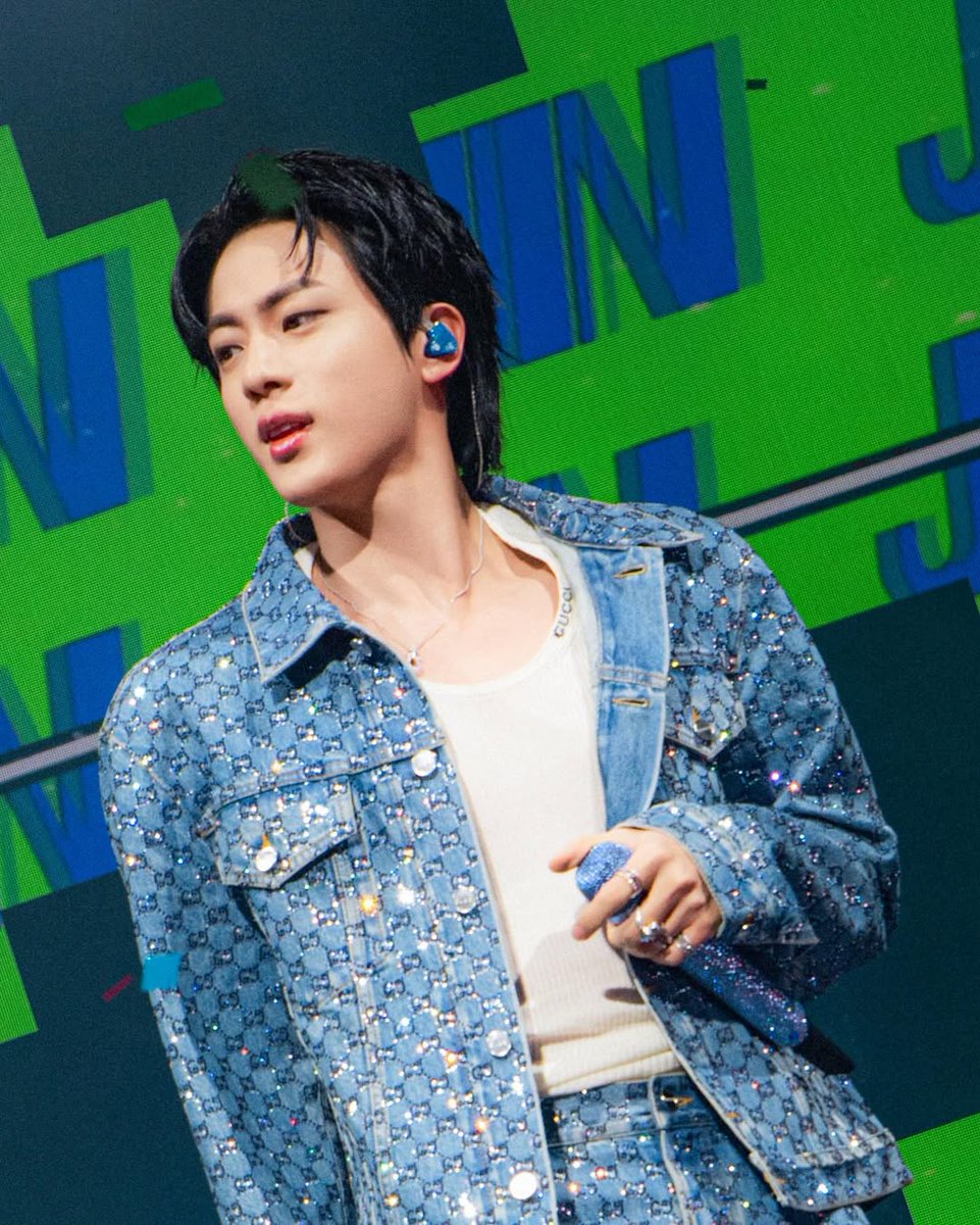 #RUNSEOKJIN 【ロンドン】VIP特典 シルバーポーチとピンバッジ RUNSEOKJIN 【ロンドン】VIP特典 シルバーポーチとピンバッジ
