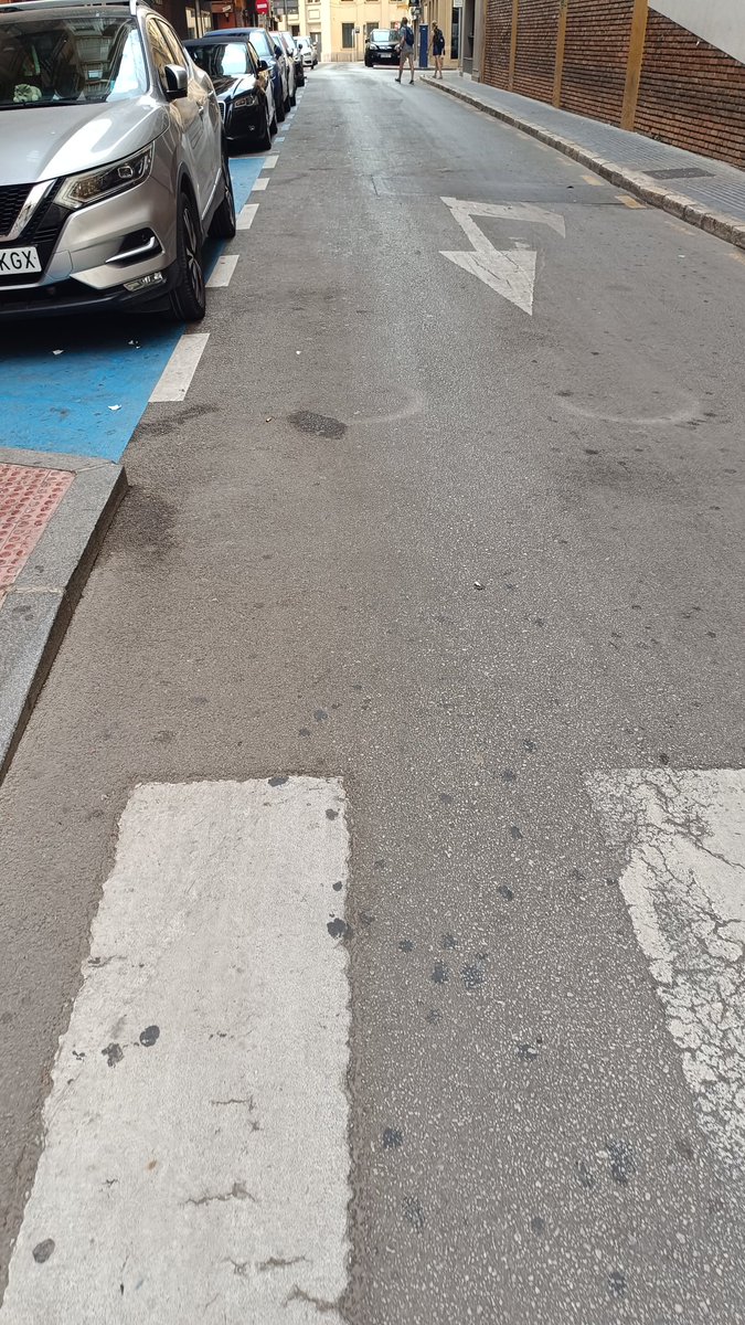 2 fotos a las 10h, otras 2 a las 11h. A ver, no digo que no hay que hacerlo, pero si que digo que esa efectividad ya la quisiera yo en los barrios de #Malaga. C/ San Lorenzo, sábado 6 de septiembre (y no es la primera vez) <a href="/BarriosMalaga/">Barrios Abandonados 👁️💚</a> cómo lo ves?