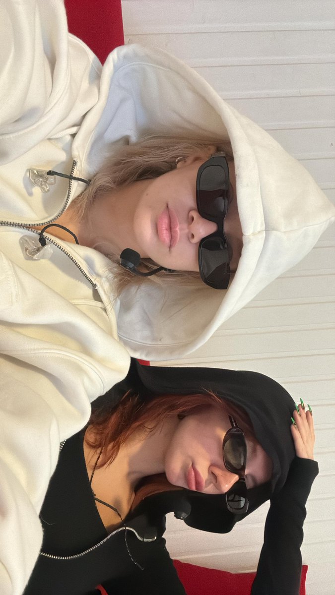 Günler sonra Esmin özlendi 🙈 <a href="/esinbahat/">irem #HappyNazDay</a> <a href="/minasolakk/">jena solak</a>