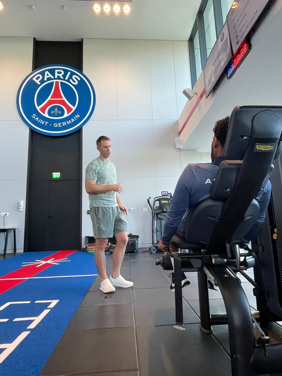 enda_king's tweet image. Fantastic couple of days with Cyril Praud and all the team Paris Saint-Germain at their world class campus in #Paris with  @Dermot_Simpson  discussing and sharing knowledge and experience @Aspetar  on #hamstring and #rectusfemoris injury and rehabilitation
Hugely beneficial…