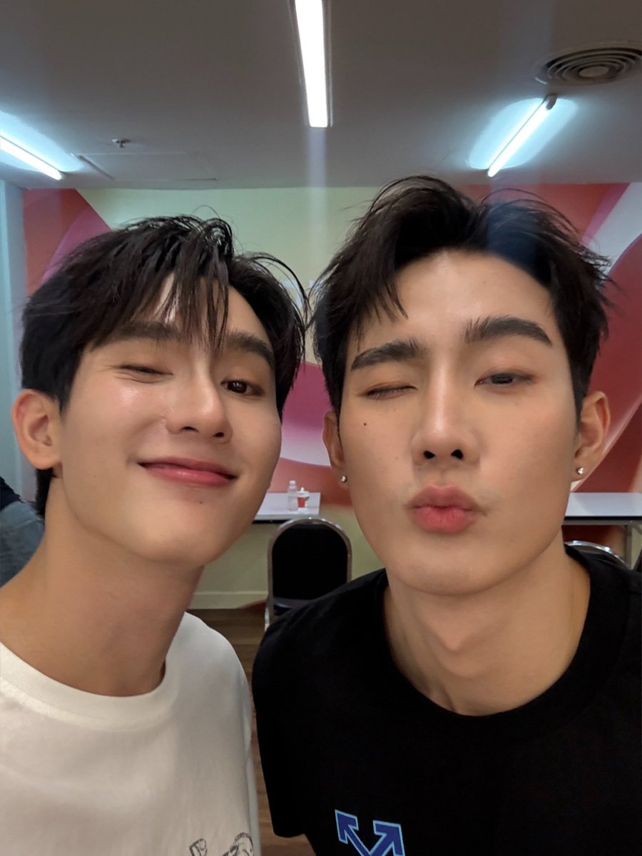 น้องอาร์ม (ปลูกผลเขือเทศ) ⚙️ (N’ARM) EE47 (@kasibook) on Twitter photo ขอบคุณมากนะคับที่มาหากันวันนี้ เดินทางกลับปลอดภัยนะครับ ฝนตกน้ำท่วมระวังกันด้วยเน้อะ ใครว่างพน.มาเจอพวกเราได้นะครับ
ปล. วันนี้ขอบคุณมากนะครับที่ช่วยพวกเราร้องเพลง 🙏🏻🙏🏻🙏🏻 🍅🦊😍😍<a href="/fforcejs/">พี่อาร์ค (ฟอสสึ) ⚙️ (P’ARC) CE45</a> #SheepxForceBook ขอบคุณมากนะคับที่มาหากันวันนี้ เดินทางกลับปลอดภัยนะครับ ฝนตกน้ำท่วมระวังกันด้วยเน้อะ ใครว่างพน.มาเจอพวกเราได้นะครับ
ปล. วันนี้ขอบคุณมากนะครับที่ช่วยพวกเราร้องเพลง 🙏🏻🙏🏻🙏🏻 🍅🦊😍😍<a href="/fforcejs/">พี่อาร์ค (ฟอสสึ) ⚙️ (P’ARC) CE45</a> #SheepxForceBook