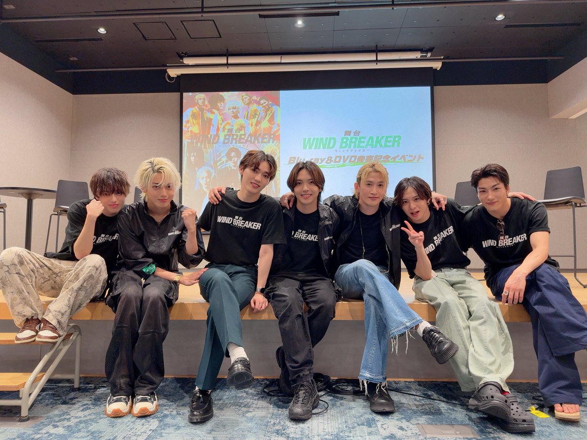 s_msmc0414's tweet photo. 舞台「WINDBREAKER」
Blu-ray&amp;DVDリリースイベント
ご来場ありがとうございました！
久々にみんなに会えて、変わらないこの空気感やっぱり好きやなぁって、楽しい時間になりました☺️
是非沢山円盤観て楽しんでねー！

またみんなで帰ってこれますように🦁
#舞台ウィンブレ https://t.co/kq0jcx9zZ4