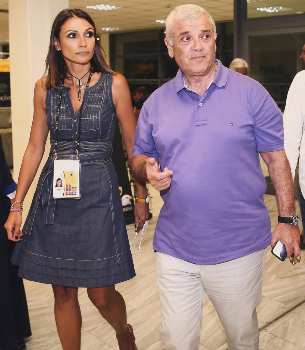 Ολο το παρεάκι διορίστηκε ένας υπάγετε στον ολυμπιακό από πίσω,ο άλλος στα σάιτ του ολυμπιακού η άλλη στην επο …. Μένει ο Παναγιώτης!Ακομα και στο γηπεδο εκανες δουλειες με τον Κοκκαλη.Αλλα σας φταιει ο ΜΗ που ειχε να ξεσκατισει την ΑΕΚ απο διοικητικα μεχρι αγωνιστικα.
#aekfc