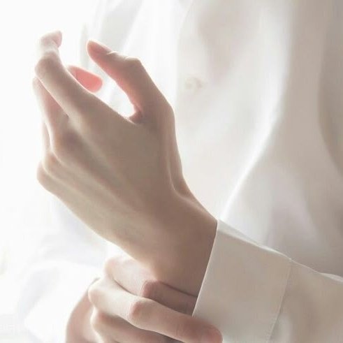 _bad_wolf_rt's tweet image. жизнь без стен становится все сложнее. те новые, что мы воздвигли не способны защитить людей также как прежние. хотя и они ведь оказались худшей защитой..
нужны люди, нужны ресурсы.. но у нас нет ни того, ни другого.

⠀         я мог бы лгать им, но они заслуживают знать правду.