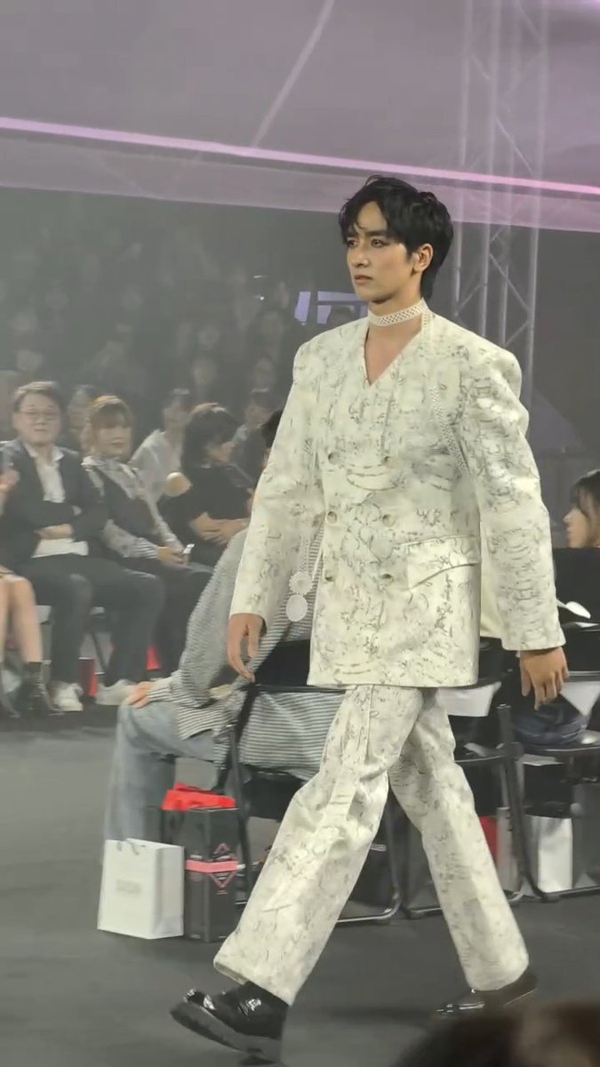 กองทัพ พีค เก่งที่สุดเลยครับ👏🏻👏🏻

PEAK IN SEOUL FW

#KTPxDOUCAN 
#KONGTHAPPEAK #กองทัพพีค