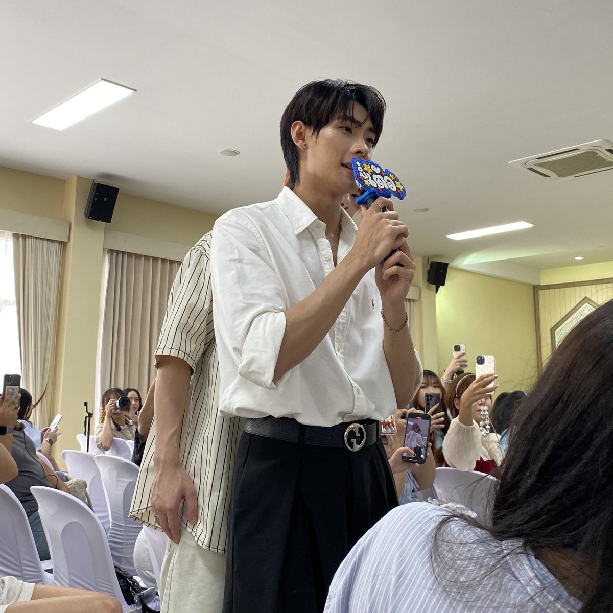 sipsifriday's tweet photo. HBD ย้อนหลังคับพี่คนหล่อ ขอให้พี่เต้อพบเจอแต่ความสุข มีงานเยอะๆ ขอให้ร้องเต้นบนเวทีไปนานๆ ซีรีส์แมสคนชอบเยอะๆคับ ฮื่อ ไว้มีโอกาสจะไปเจออีกให้ได้คับ🥹💖🎂 (ดีใจมากที่ได้เจอ มุอ้วงด้วย🥺)
#TutorKrp #MyPlaneTT #Chapter25thTutorKrp https://t.co/Wh2nw70fx3