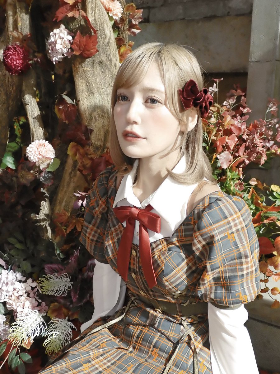 イコラブ 諸橋沙夏 ラブソングに襲われる アクスタ 直筆 19th single 表題曲 『ラブソングに襲われる』 ​のMV公開🍂🤎 今までに