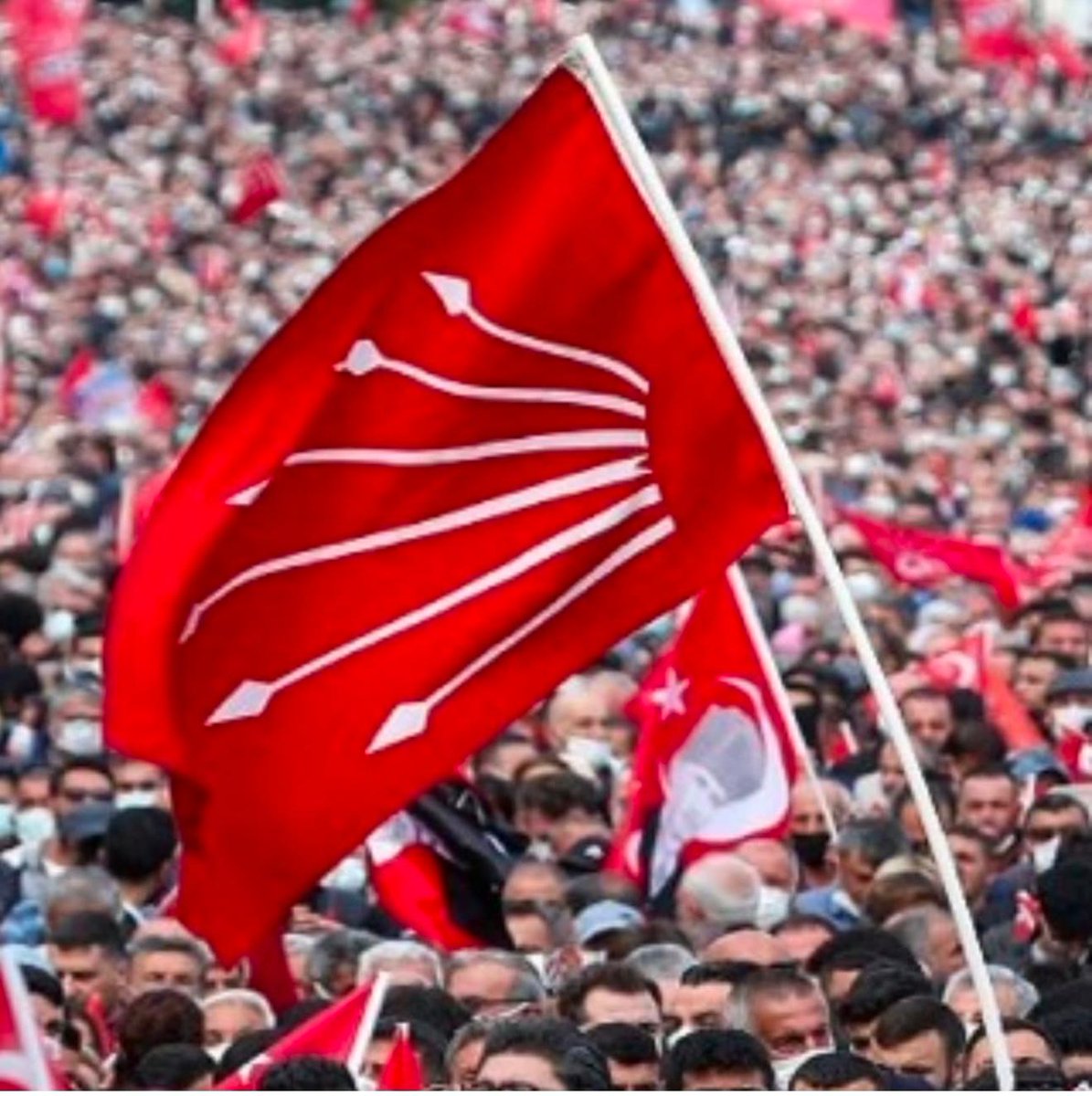 "Çok faşist bir yağmur yağıyor!
Sanırım bir kocaman şemsiyenin altında toplanmanın zamanıdır."

Ferhan Şensoy'a saygıyla...