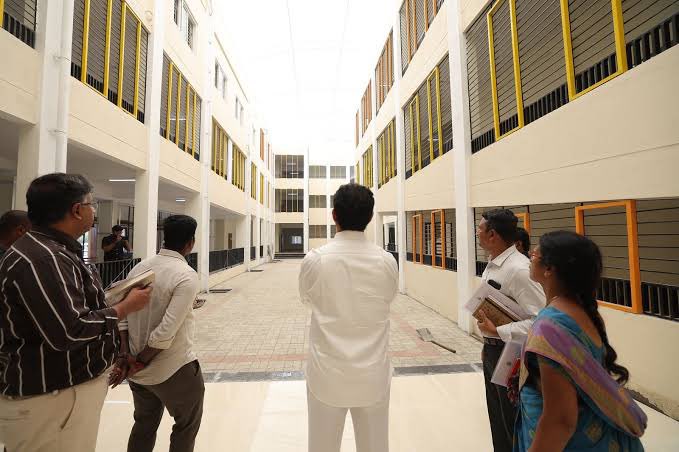 vickytalkz's tweet image. Government school in Tamilnadu,India. Sorry, we are not the same. #Tamilnadu