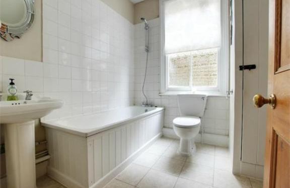 Looking for a flatmate from end of Oct

Large double room in a 2 bed property in Woodford (IG8) with a garden

Situated a 10 minute walk from the Central Line tube station

Green spaces close by, with plenty of amenities, cafes, restaurants, gym's, and more in the area

£900 PCM
