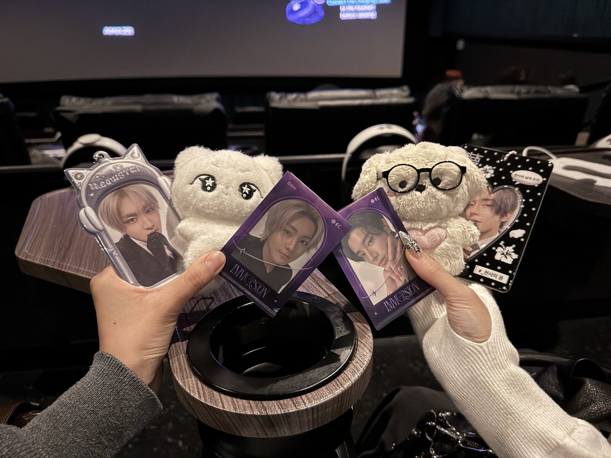 dnjsluvr's tweet photo. enhypen vr concert was so good 10/10 reccomend https://t.co/P89QNRUuJJ