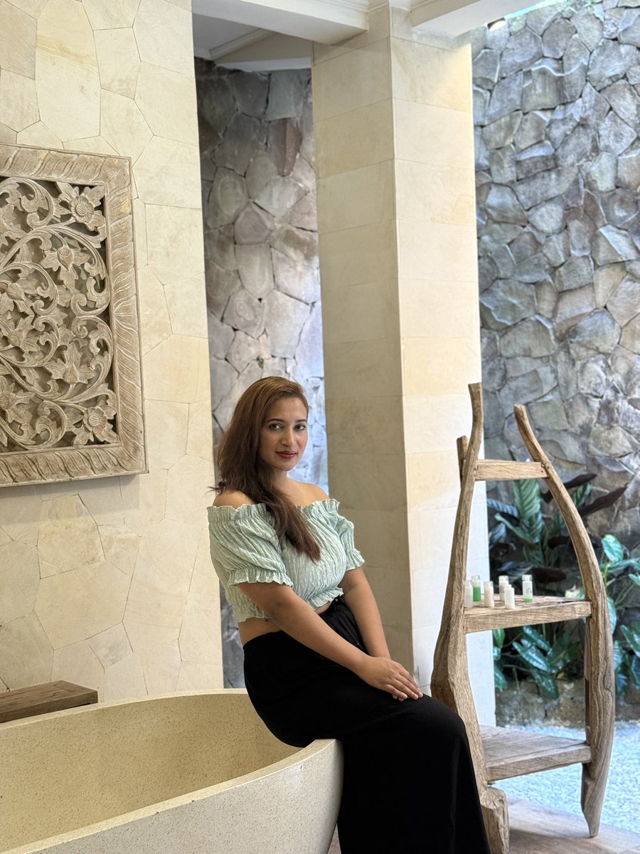sarker_riti's tweet photo. Embracing the vacation in a place with so much bliss https://t.co/4WEIYICGUt
