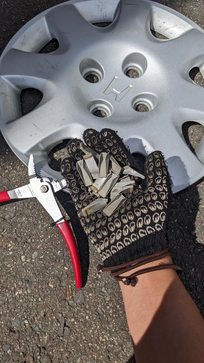 HideyukiC's tweet photo. EK純正キャップにチェンジ🔁
15インチはデカい🔥
今回も惜しみなく爪カット✂️
...次はインテ純正キャップが欲しい‼️
#ホンダアクティ
#ホンダアクティバン
#アクティ
#アクティバン
#HONDAacty
#HONDAactyvan
#actyvan
#バモティ
#vamoty
#悪ティ
#EKシビック
#三重仕様
#三重スタイル
#USDM https://t.co/Rx9NsAShU8
