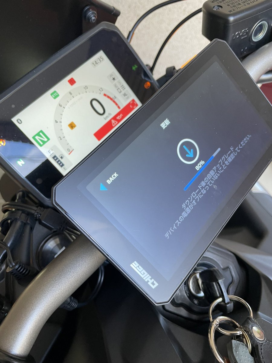 torosukebe's tweet photo. AIO-6のアップデート実施、携帯のテザリング使うと楽よ。尚、アップデートは3段階あるので注意⚠️ 本体アップデート(ネットワーク必要)→再起動→MCUアップデート→4Gモジュールのアップデート。全部で5分〜10分程度キーオンでかかるのでバッテリー🪫気になる型はエンジンアイドリングで。 https://t.co/imvTI684J8
