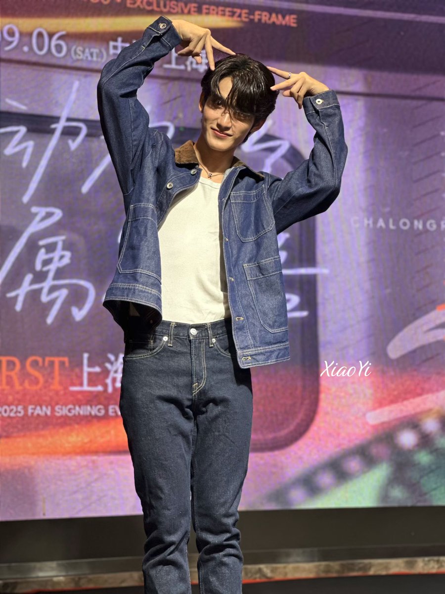 first_xiaoyi's tweet photo. 终于不是在隔着屏幕对望🧡🧡🧡

@firstfh5 #First_Chalongrat
#รักแรกของเฟริสท์ #รักแรกของเฟริ https://t.co/n6lF7J3DfS