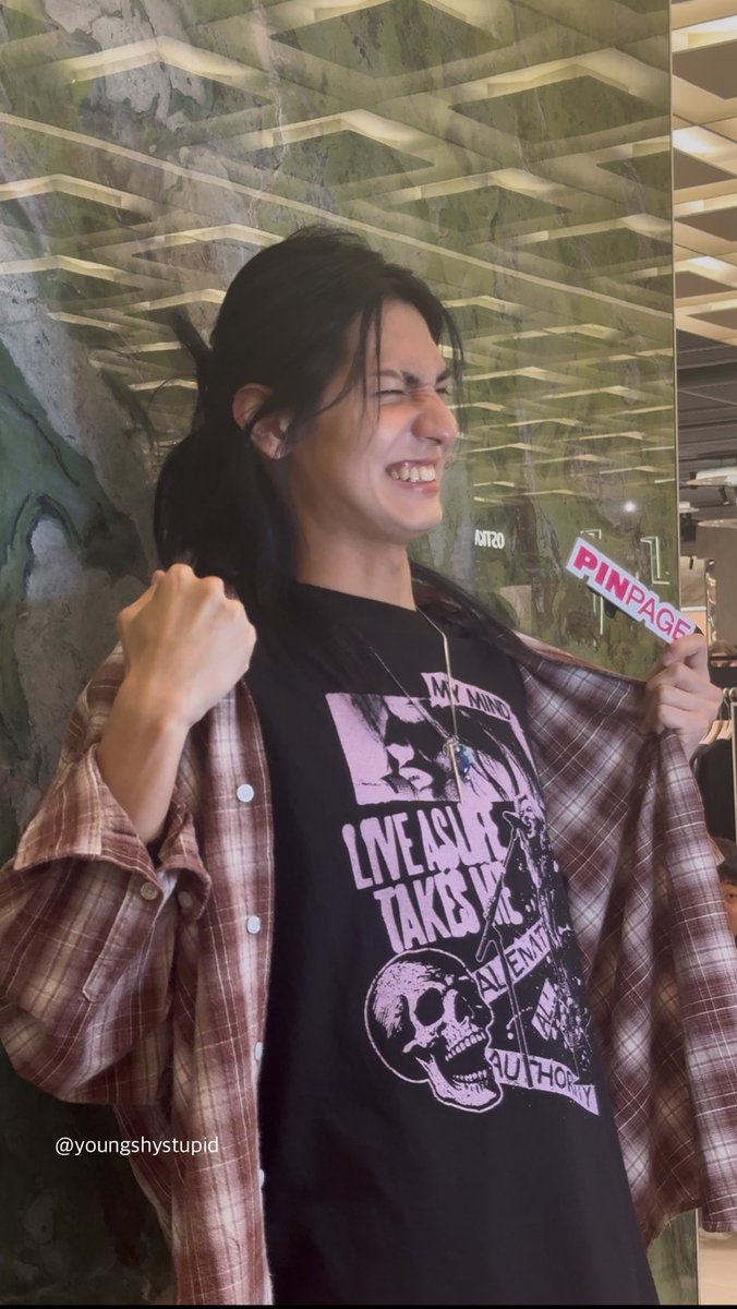 주연이 인터뷰하는데
주연님 모에화가 늑대셔서 늑대짤 따라하기 준비했다 << 여기서부터 웃참챌시작ㅅㅂ